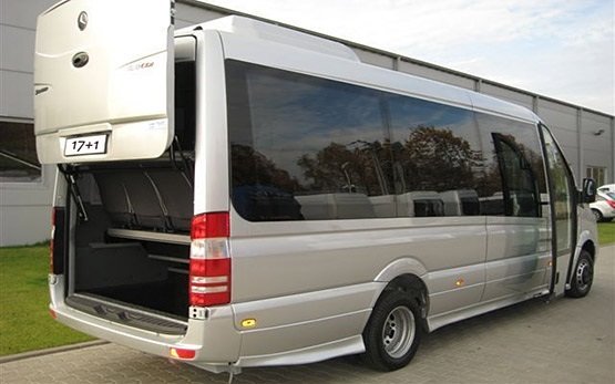 2020 Mercedes Sprinter 18+1